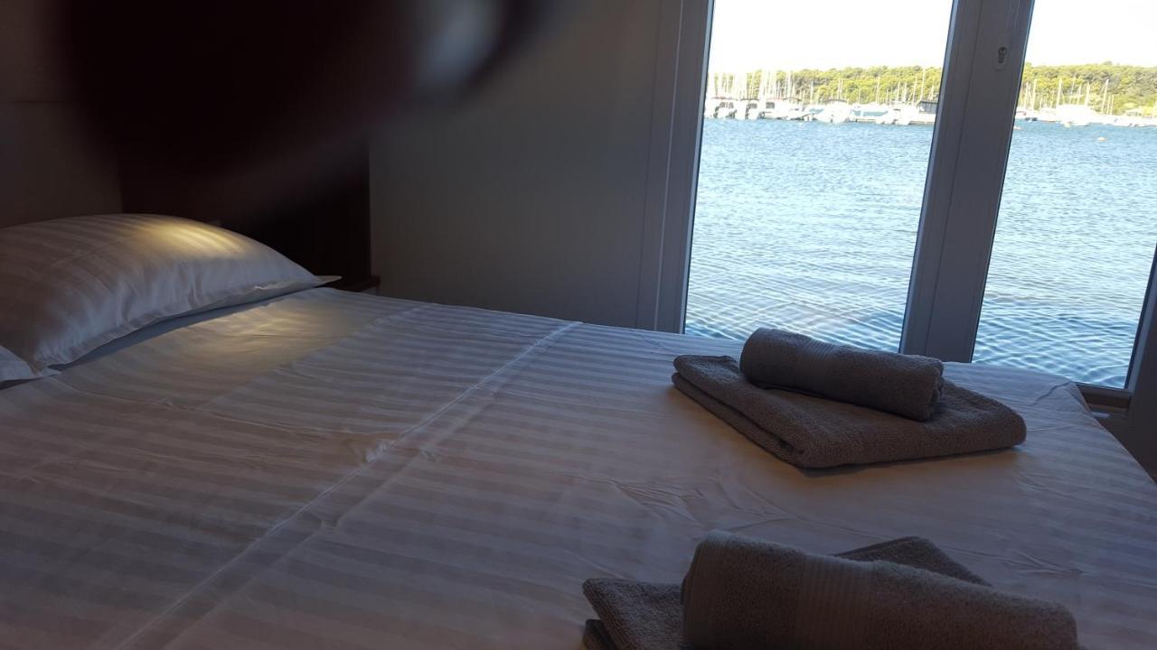 House Boat - Floating House Sofia Hotel Pula Exterior photo